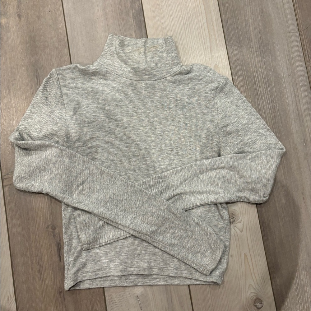 Aritzia Wilfred cropped turtle neck